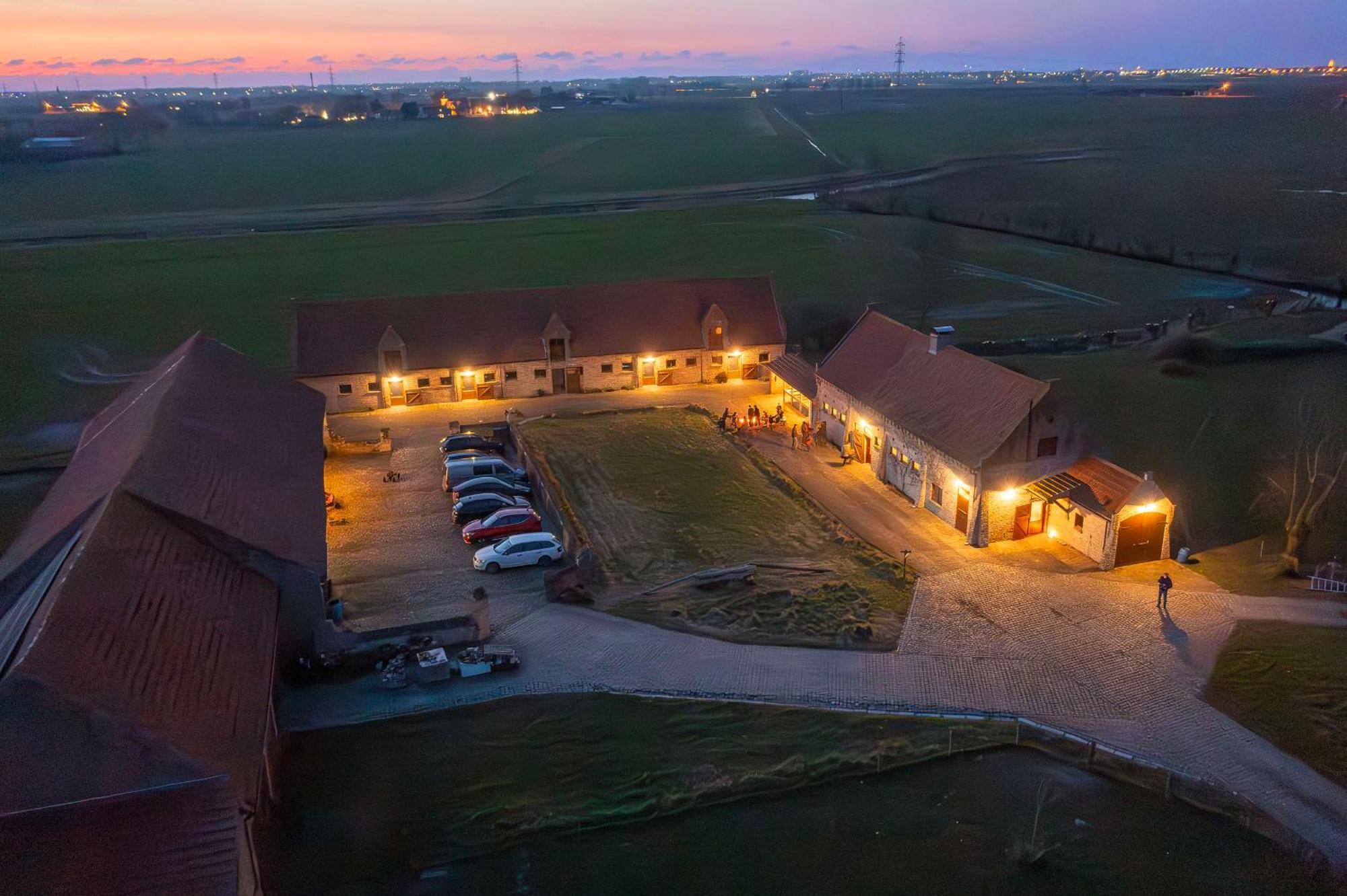 Holiday Home 'T Hof Der Witte Damen Veurne Exteriör bild